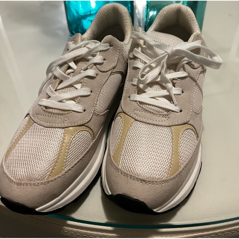 H&M, tennis shoes, Creme Color